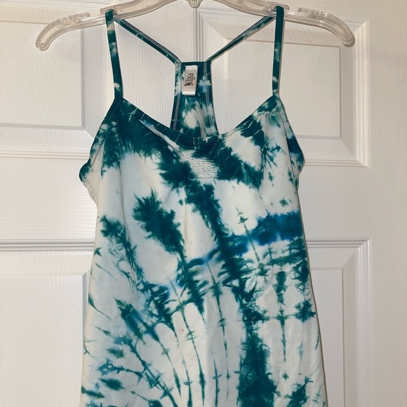 Green VS Tye Dye Tank! - Picture 1 of 3